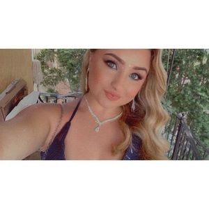 Meet your Posher, Mia